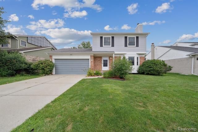 Property Photo: 833 Queens Way MI 48188