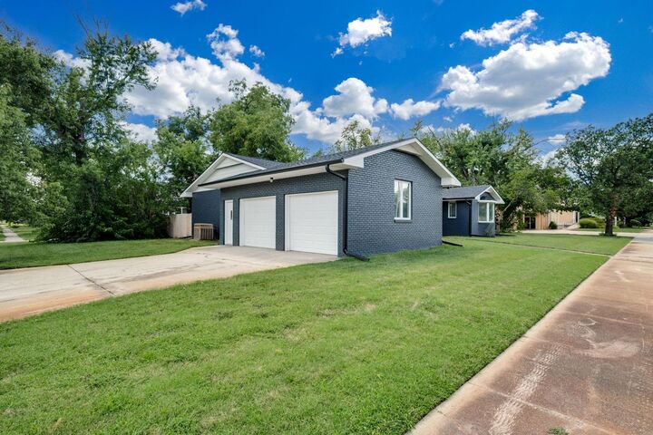 Property Photo: 403 W 4th St KS 67056
