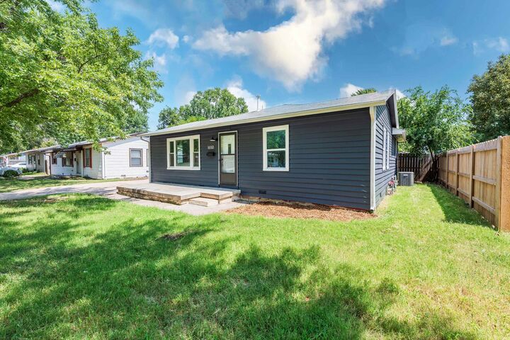 Property Photo: 1650 S Saint Paul St KS 67213-5609