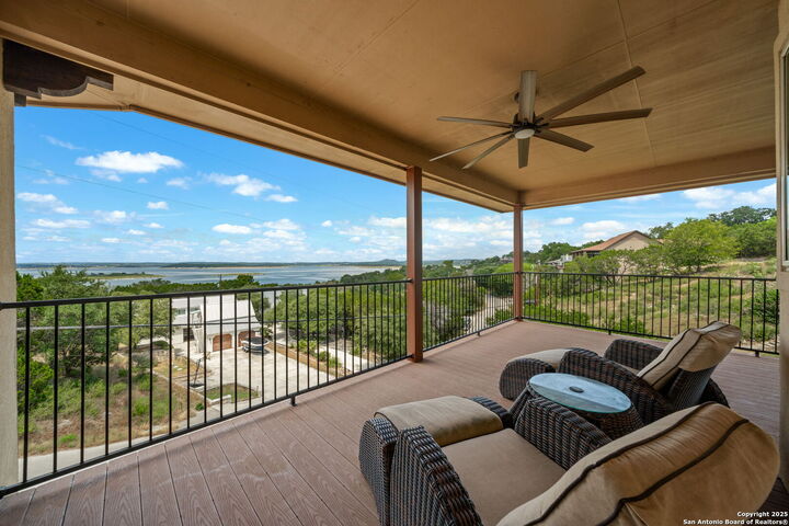Property Photo: 502 Cindy Dr TX 78133