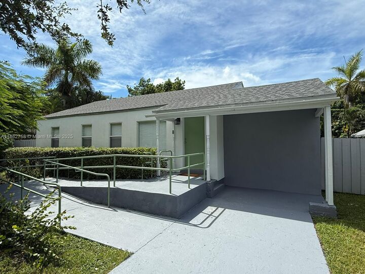 Property Photo: 5822 SW 60th St FL 33143