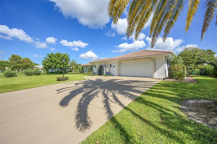 Property Photo:  524 Muirfield Dr  FL 33462 