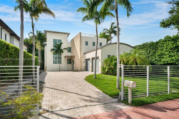 Property Photo: 980 W 48th St FL 33140