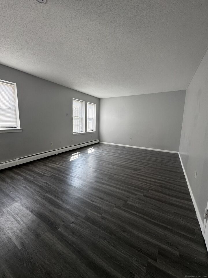 Property Photo:  27 Congress Street 103  CT 06114 