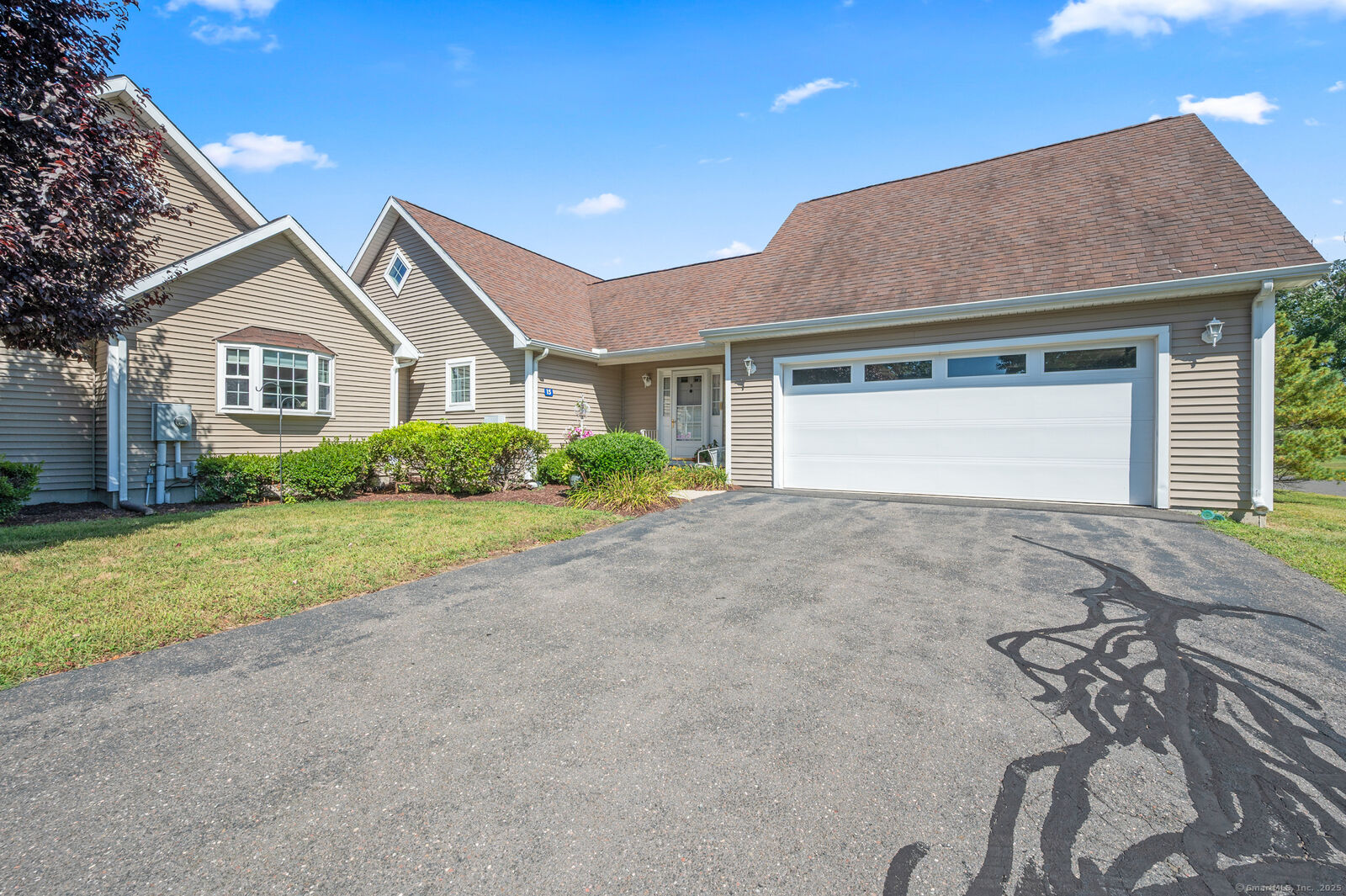 Property Photo:  15 Vincent Court 15  CT 06119 