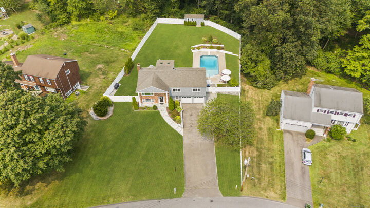 Property Photo:  16 Camelot Drive  CT 06611 