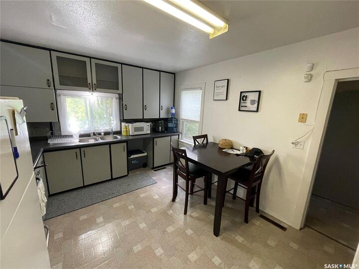 Property Photo:  407 3rd Street E  SK S9X 1H7 