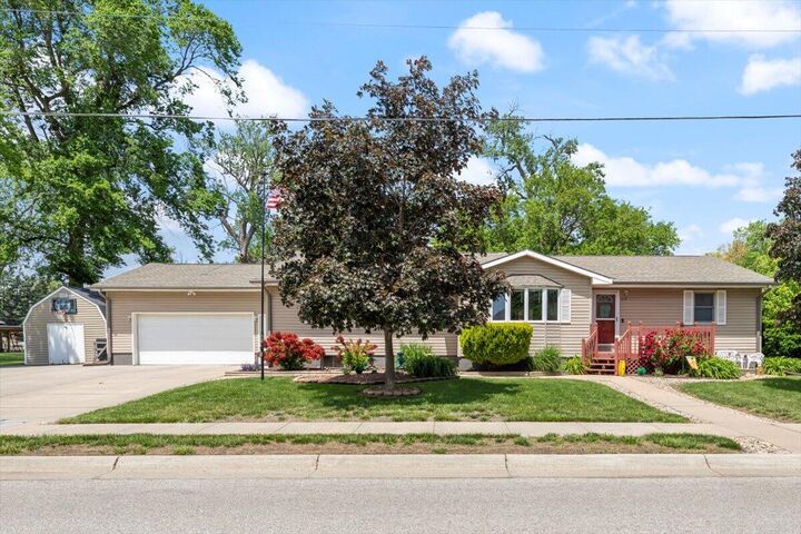 610 Ave Q  Carter Lake IA 51510 photo