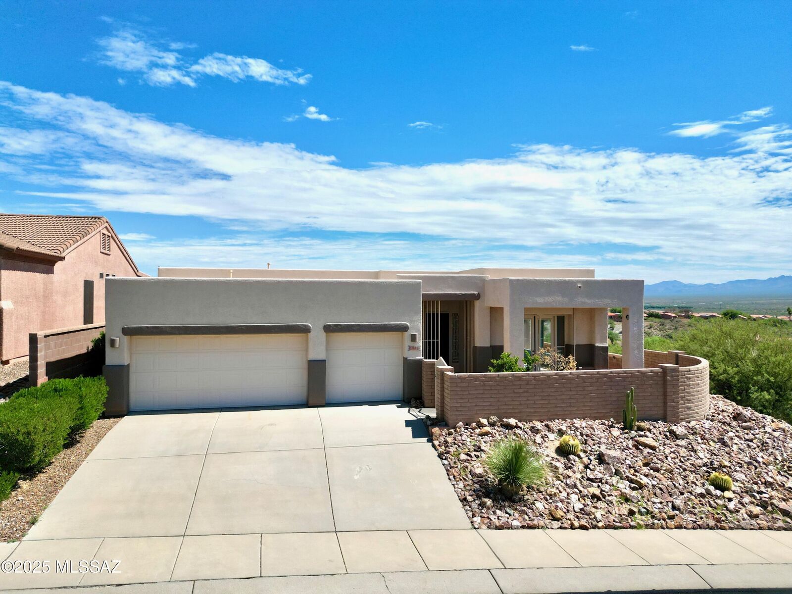 Property Photo:  1970 W Calle Casas Lindas  AZ 85622 