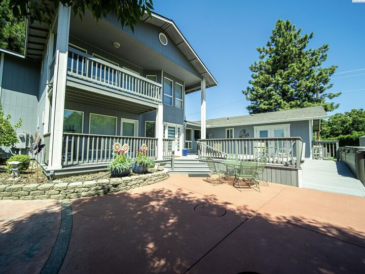 Property Photo:  9505 Sturgis Road  WA 99301 