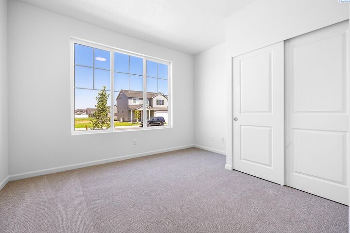Property Photo:  310 Amberly Ave  WA 98930 