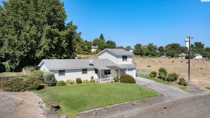 Property Photo: 1209 11th St WA 99320