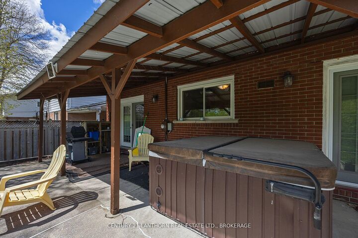 Property Photo: 58 Cliff Crescent ON K7M 1A8