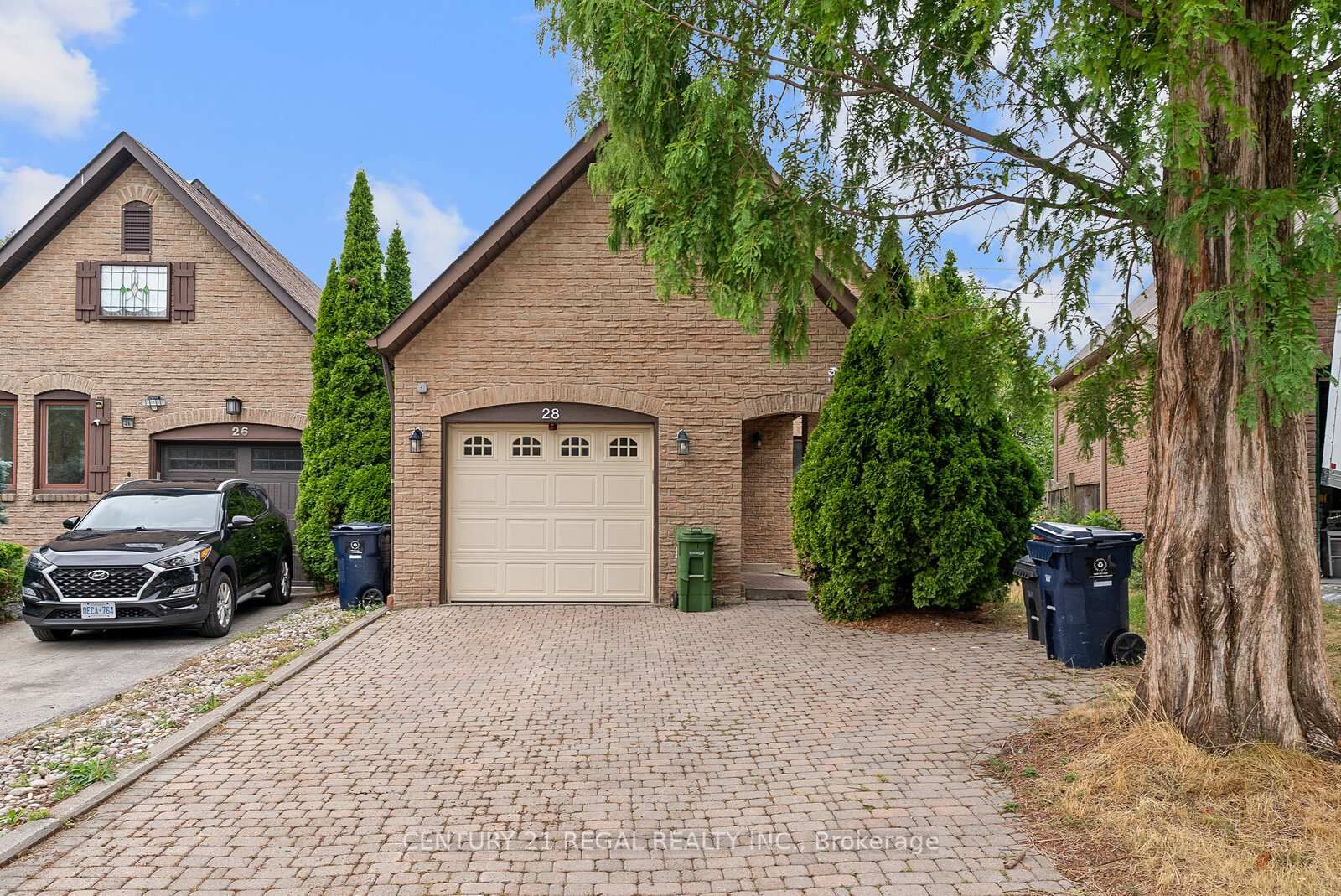 Property Photo: 28 Ecclesfield Drive ON M1W 3J6
