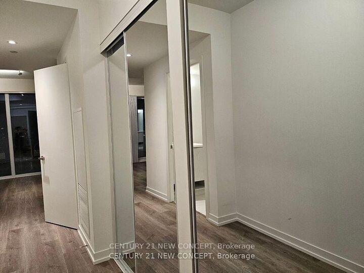 Photo de la propriété:  55 Cooper Street 7601  ON M5E 0G1 