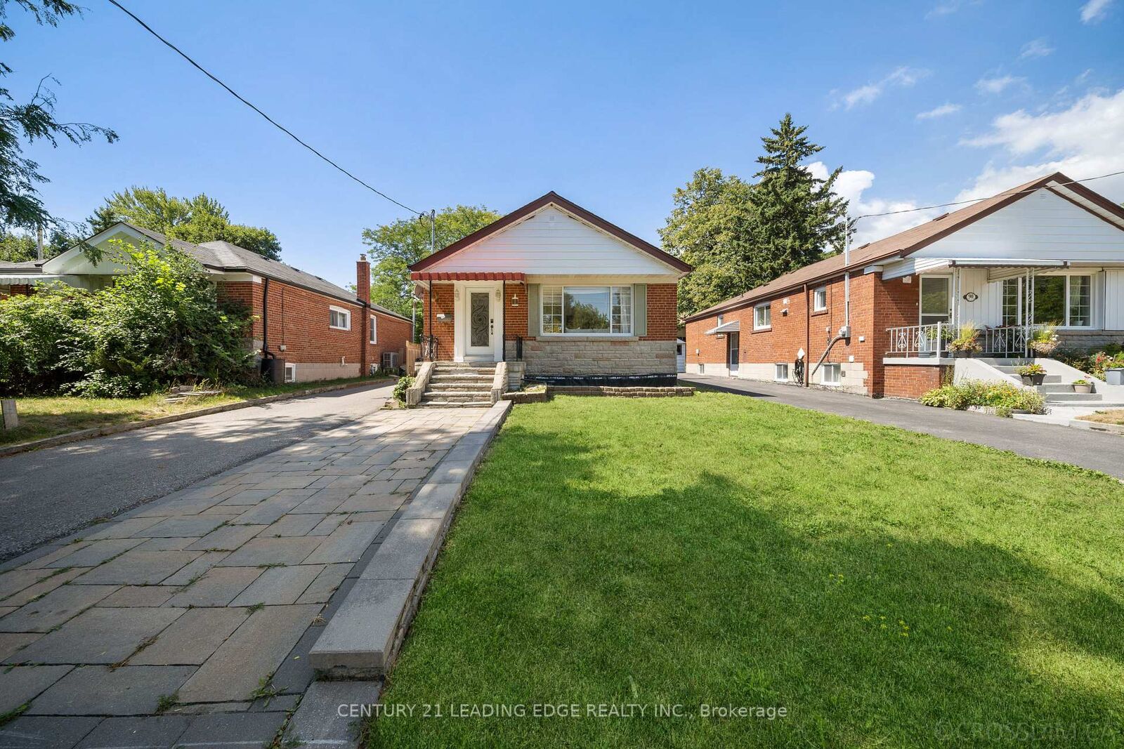 Photo de la propriété: 88 Canlish Road ON M1P 1S9