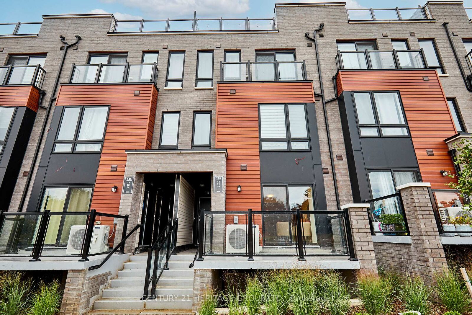 Photo de la propriété: 145 Tapscott Road 10 ON M1B 1E7