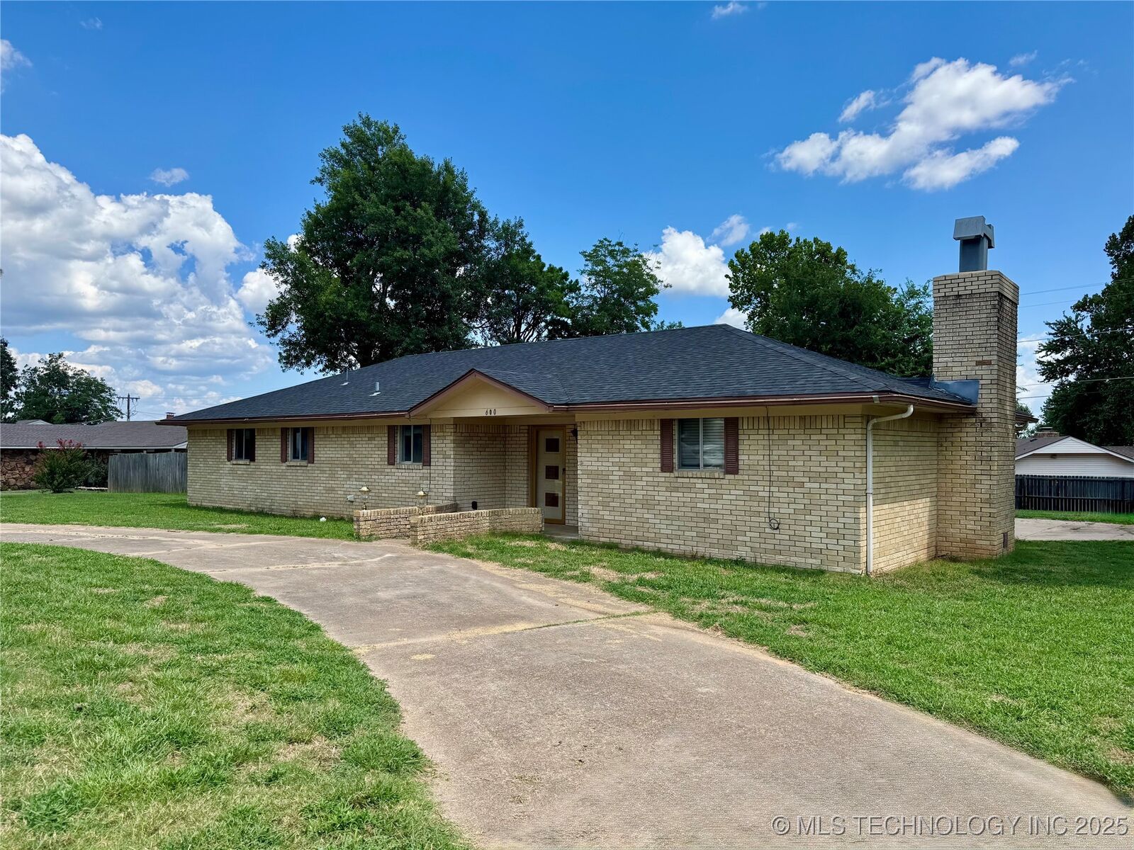 Property Photo: 600 N Bristow Avenue OK 74030