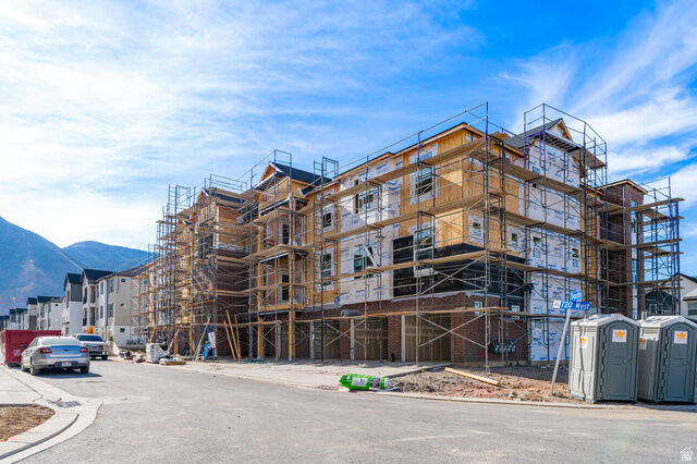 Property Photo:  4655 S Alder Dr H201  UT 84664 