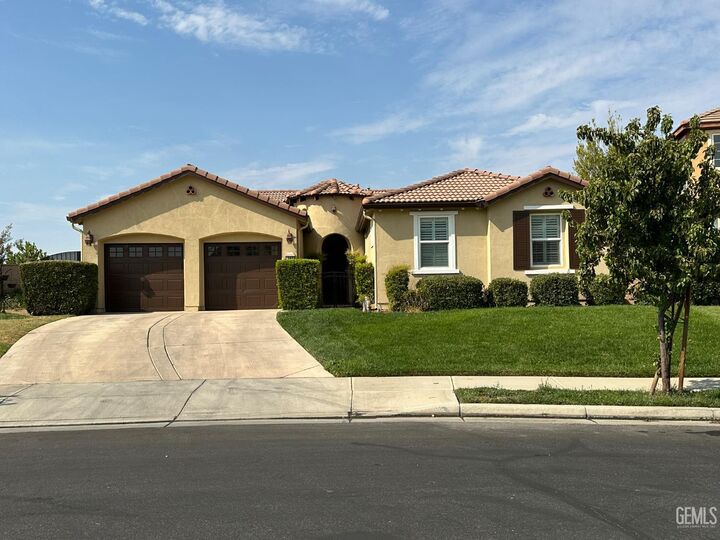 Property Photo: 5204 Gossimer Drive CA 93306