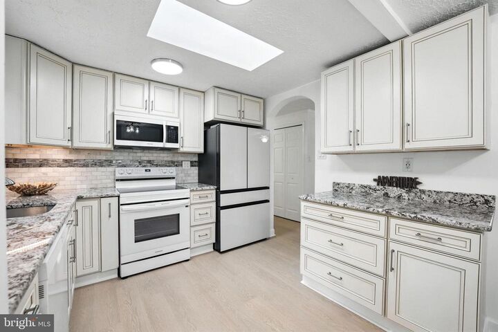 Property Photo: 2527 Tabor Court VA 22191