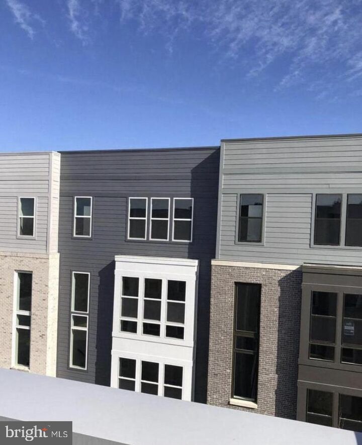 Property Photo:  