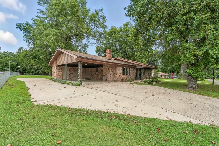 Property Photo: 211 Adams Street N AR 71953