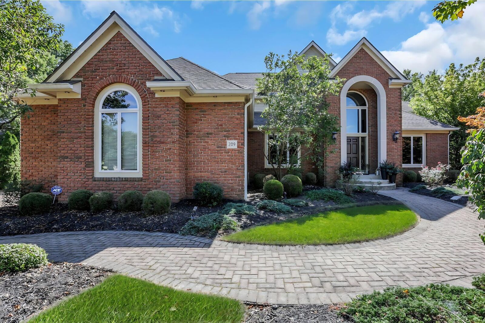 Property Photo:  209 Springbrook Place  OH 43230