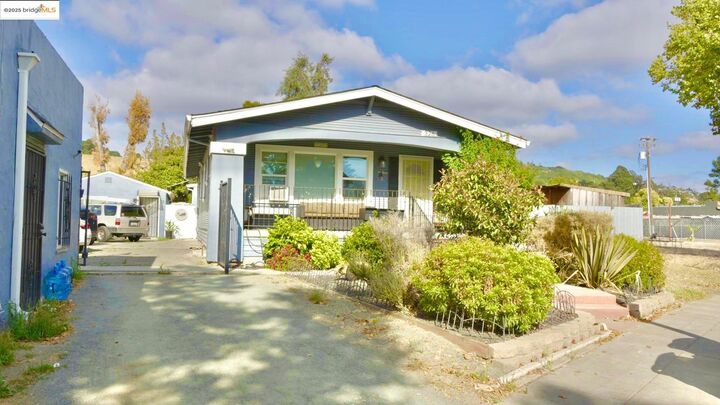 Property Photo: 326 Macarthur Blvd CA 94577