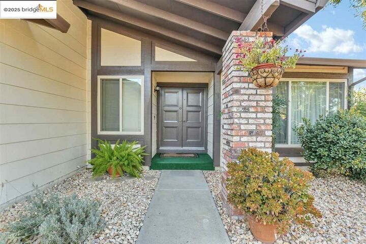Property Photo:  817 Basalt Way  CA 94509 