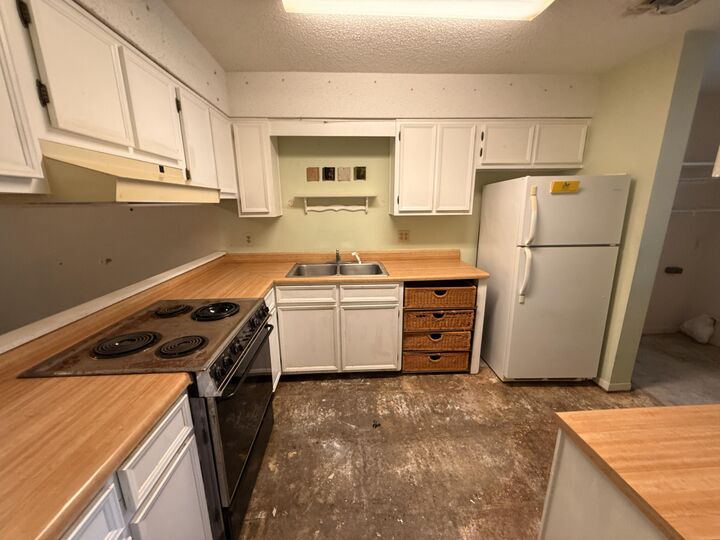 Property Photo: 310 Davenport Court FL 32547