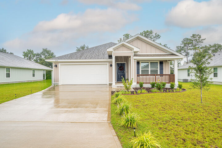 Property Photo: 2662 Saltgrass Way FL 32536