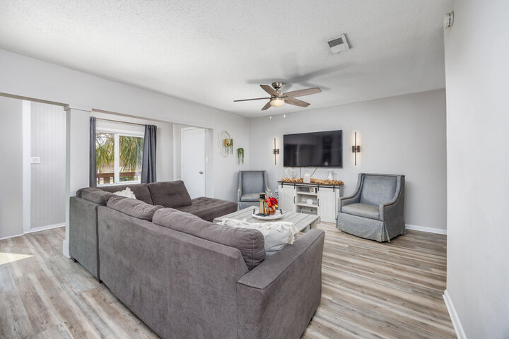 Property Photo: 404 Marshall Court 3 FL 32548