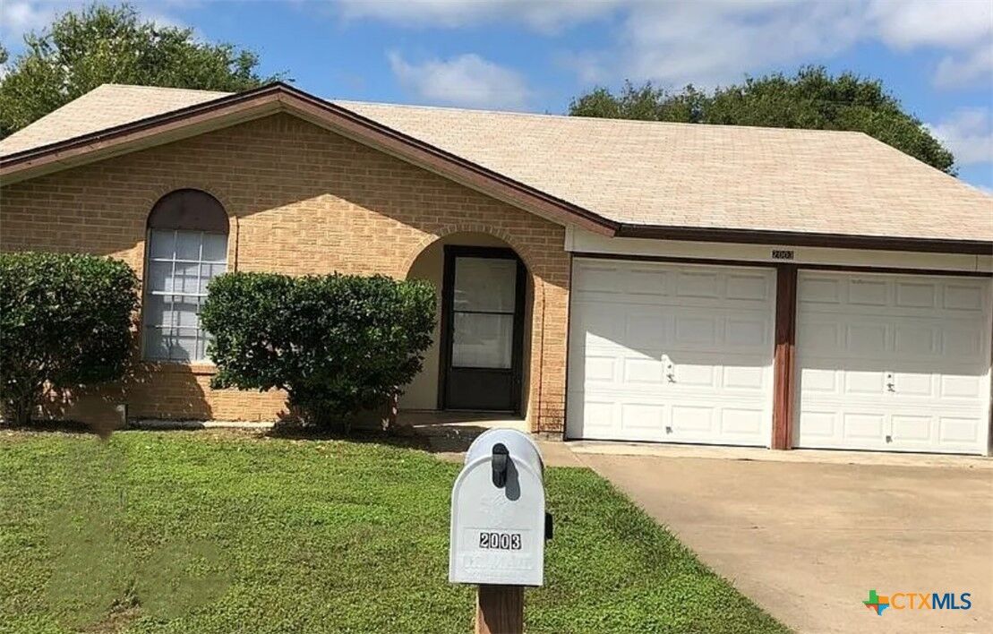 Property Photo: 2003 Dennis Street TX 76522