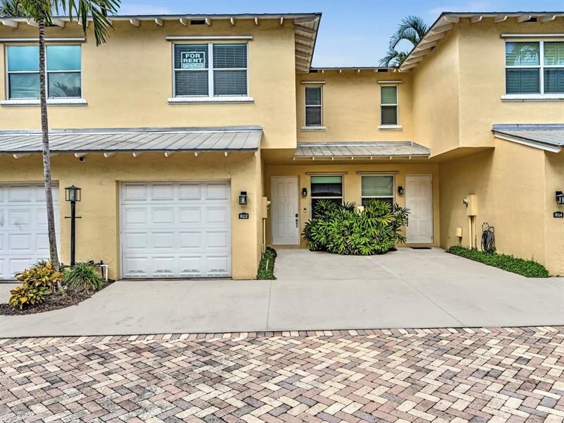 Property Photo: 812 SE 4th Court FL 33441