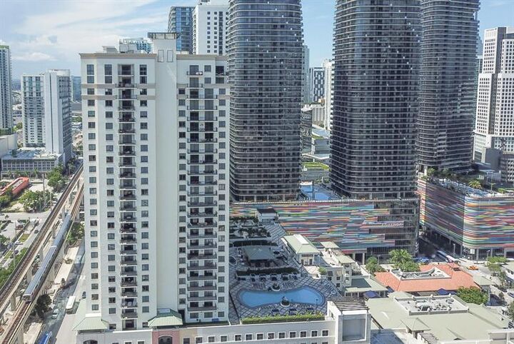 Property Photo: 999 SW 1st Ave 2913 FL 33130