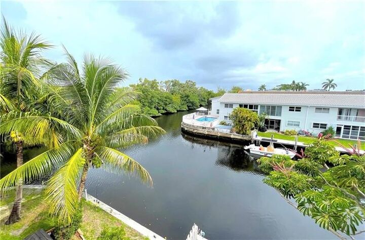 Property Photo: 1400 NE 54th St 308 FL 33334
