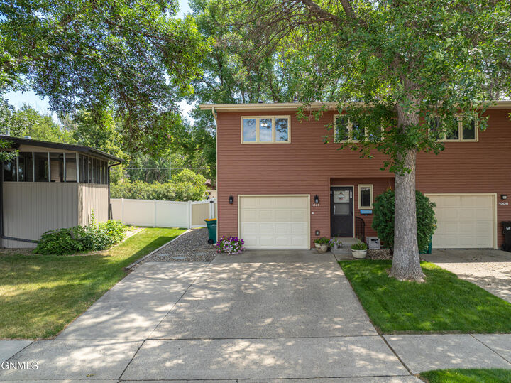 Property Photo: 1307 Eastwood Street ND 58504