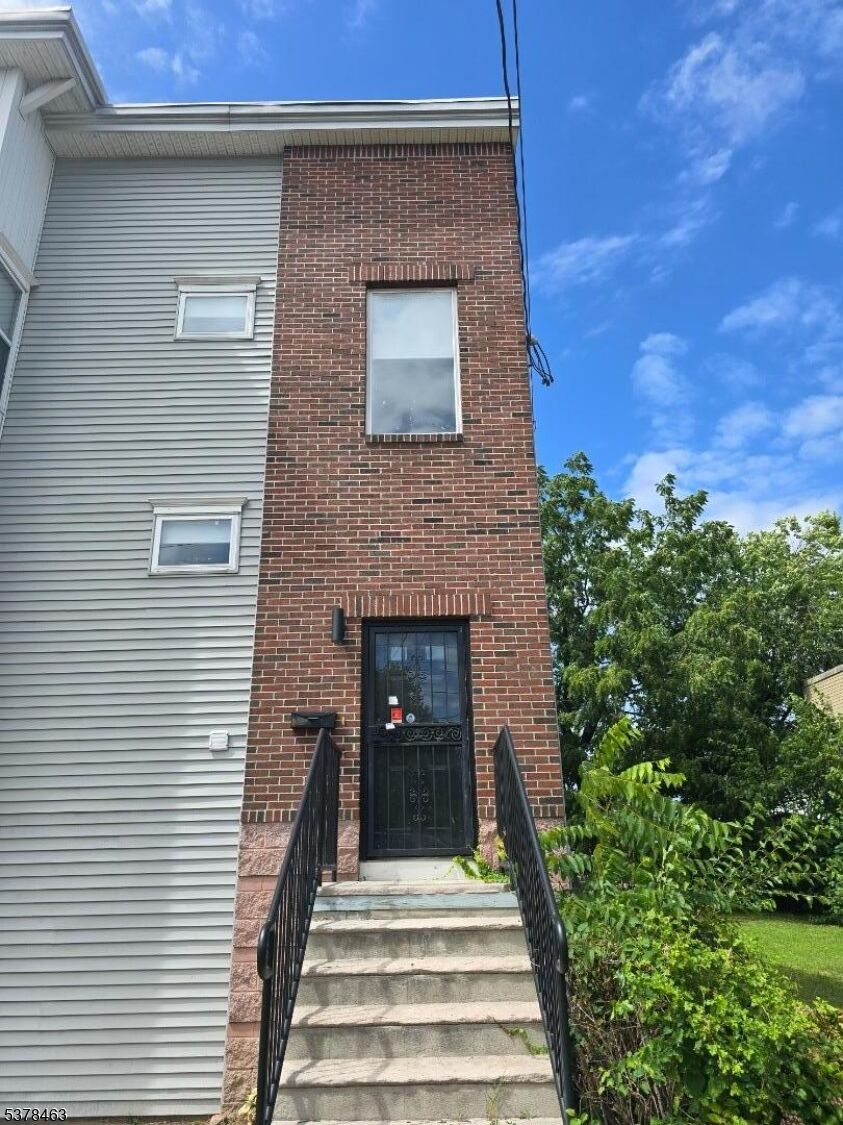 Property Photo: 355 S 9th St NJ 07103