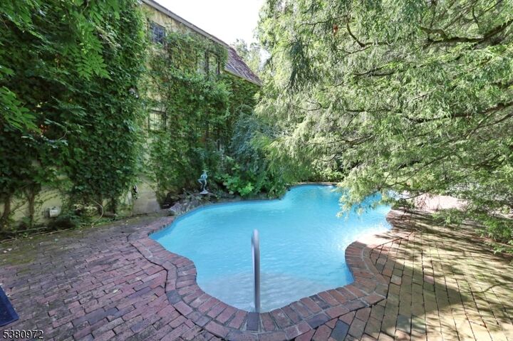 Property Photo:  33 Hawthorne Rd  NJ 07021 