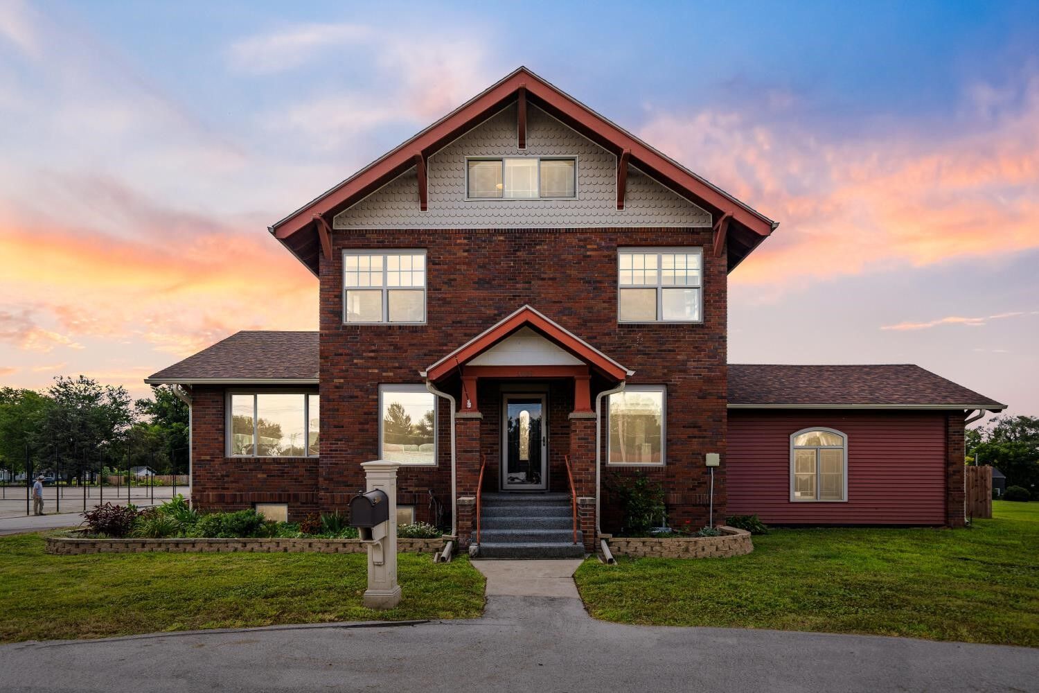 Property Photo: 2009 1st Avenue E IA 50208