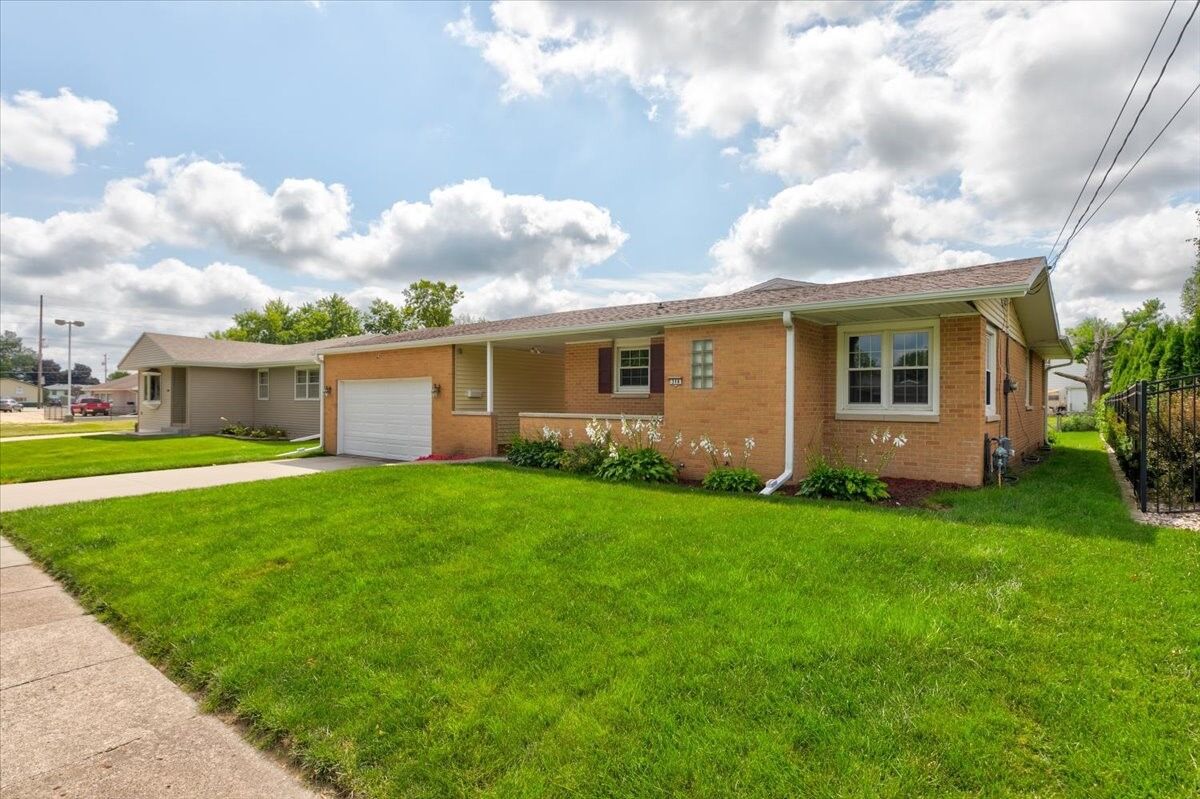 Property Photo:  316 E 22nd Street  IA 50156 
