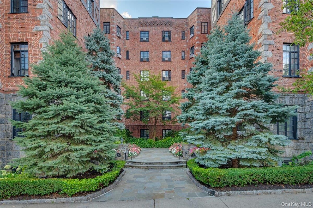 Property Photo:  45 Pondfield Road W 4C  NY 10708 