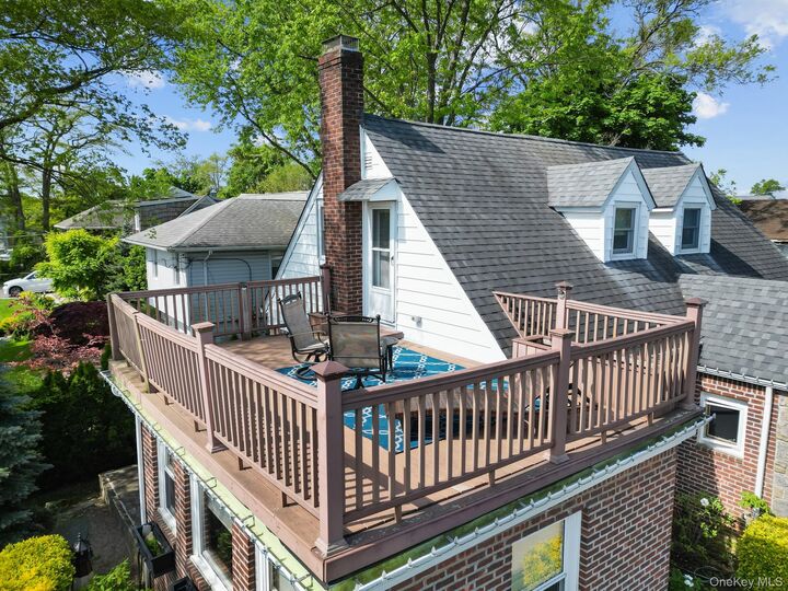 Property Photo:  29 W Henrietta Avenue  NY 11572 