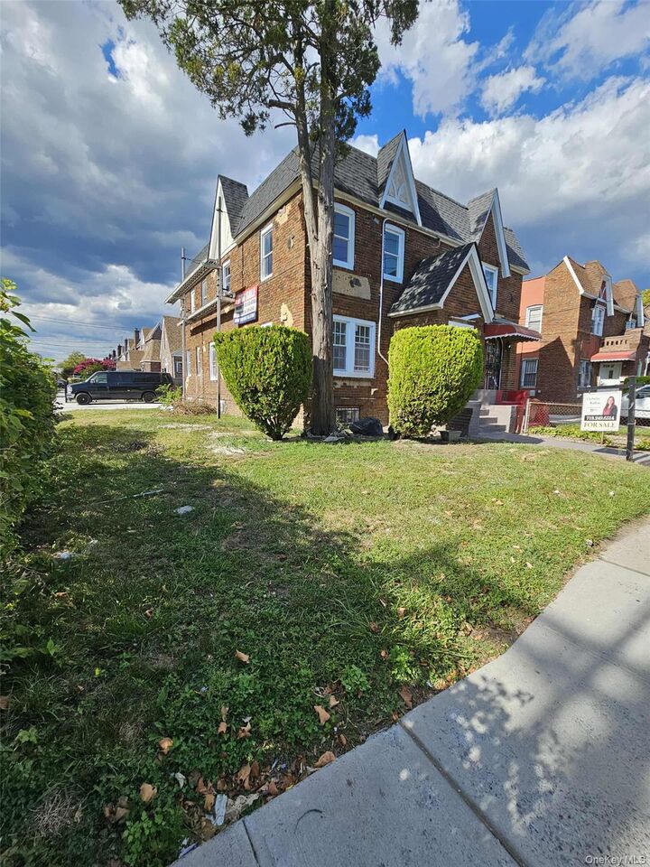20401 Murdock Avenue  Saint Albans NY 11412 photo