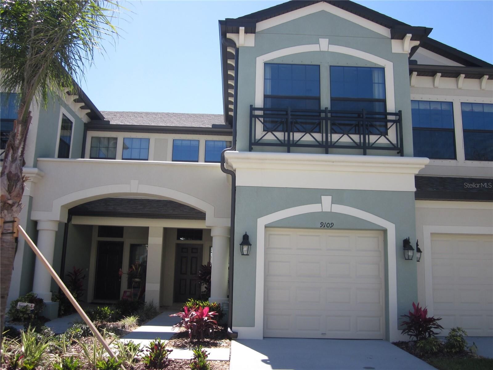 Property Photo: 9109 Fox Sparrow Road FL 33626