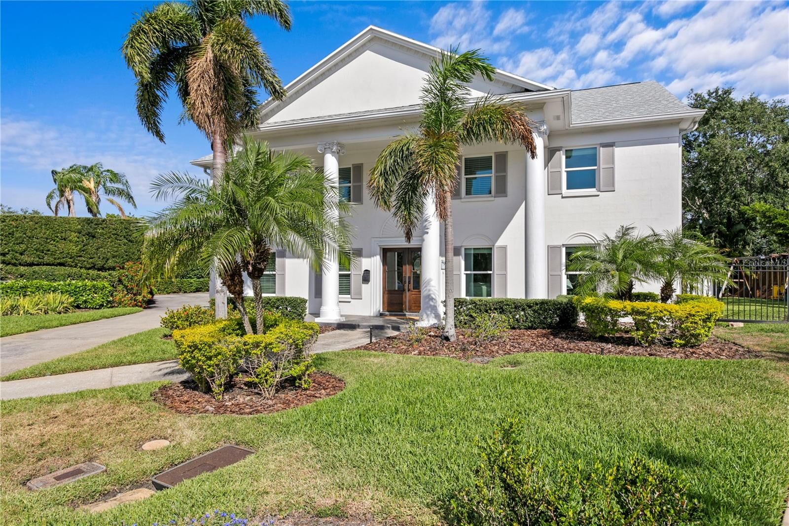 Property Photo: 4935 W Bay Way Place FL 33629