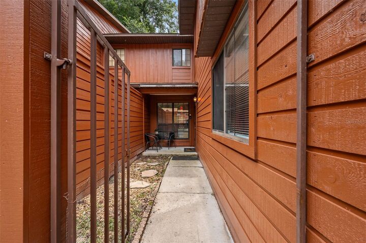 Property Photo: 921 SW 57th Drive FL 32607