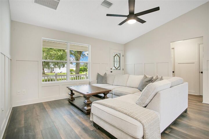 Property Photo: 950 Ladson Loop FL 32162