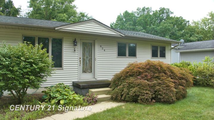 Property Photo:  824 Gerald Street  MI 48433 
